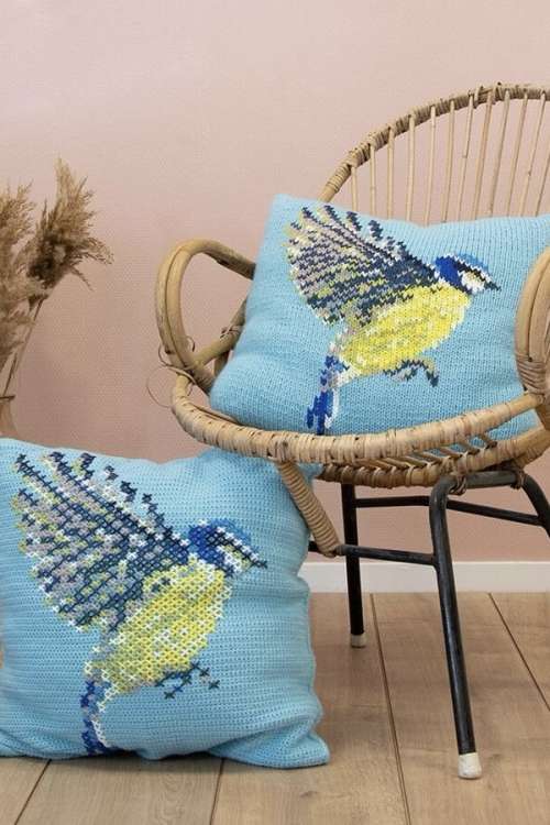 Blue Tit Cushion Kit - haken of breien