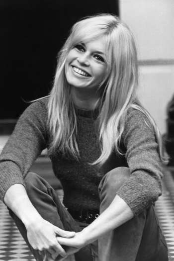 Wenskaart Brigitte Bardot in home made sweater